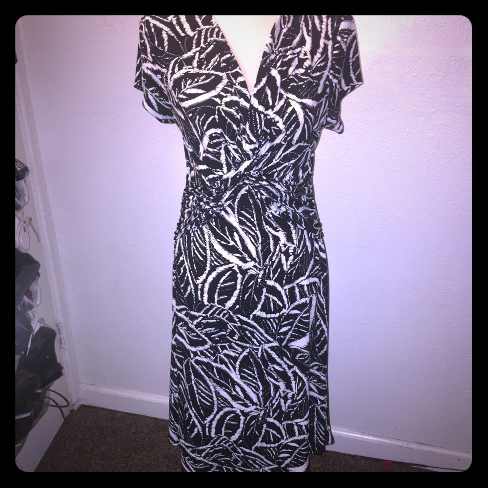 Connected Apparel Size 10 Black & White Midi Dress